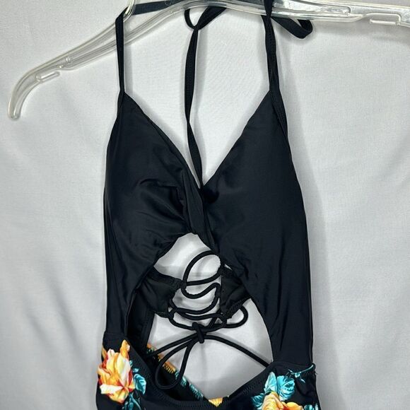 Cupshe One Piece Black Floral Swimsuit. Size L. NWT - Picture 2 of 11